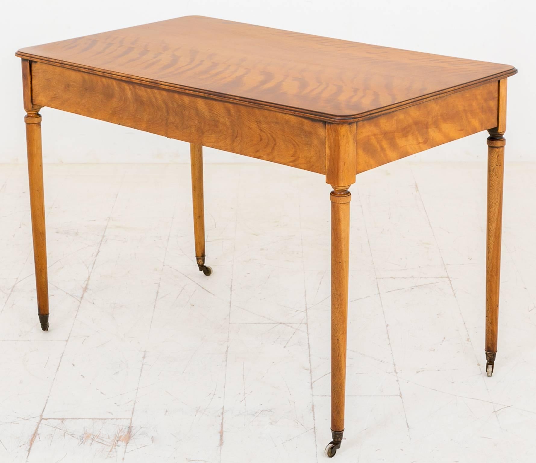 Early Victorian satin birch side table, standing on brass castors and very elegant turned legs.
The two mahogany lined drawers with original handles.
The top featuring lovely figured veneers.
This piece is freestanding.

Size:
Height 27