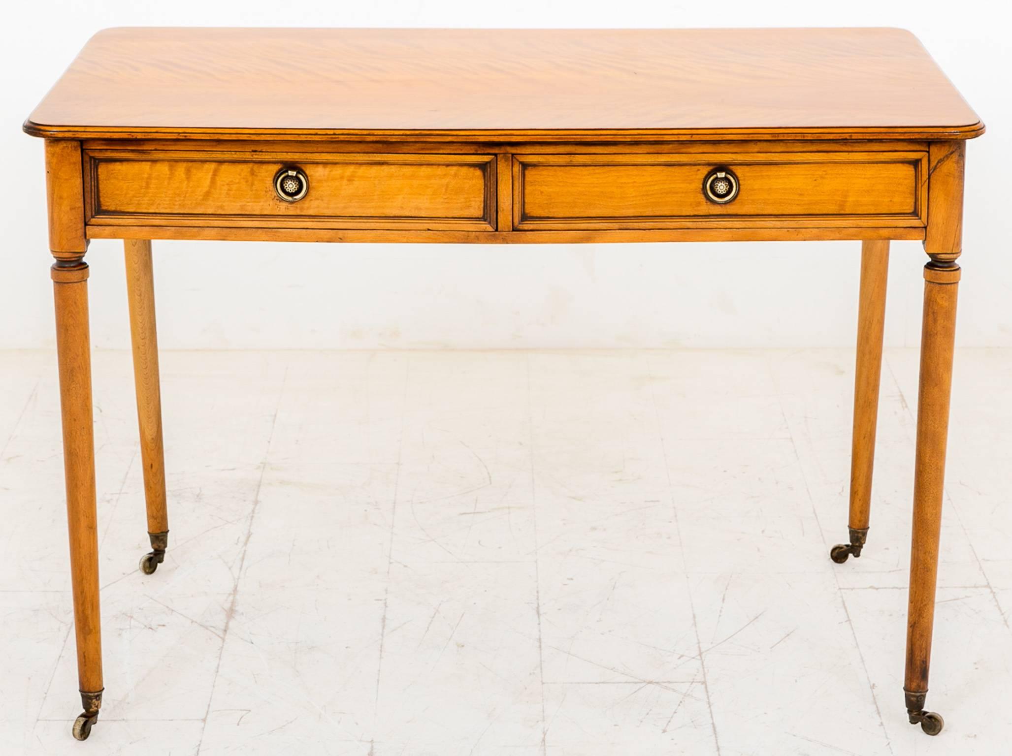 Early Victorian Satin Birch Side Table In Good Condition In Norwich, Norfolk