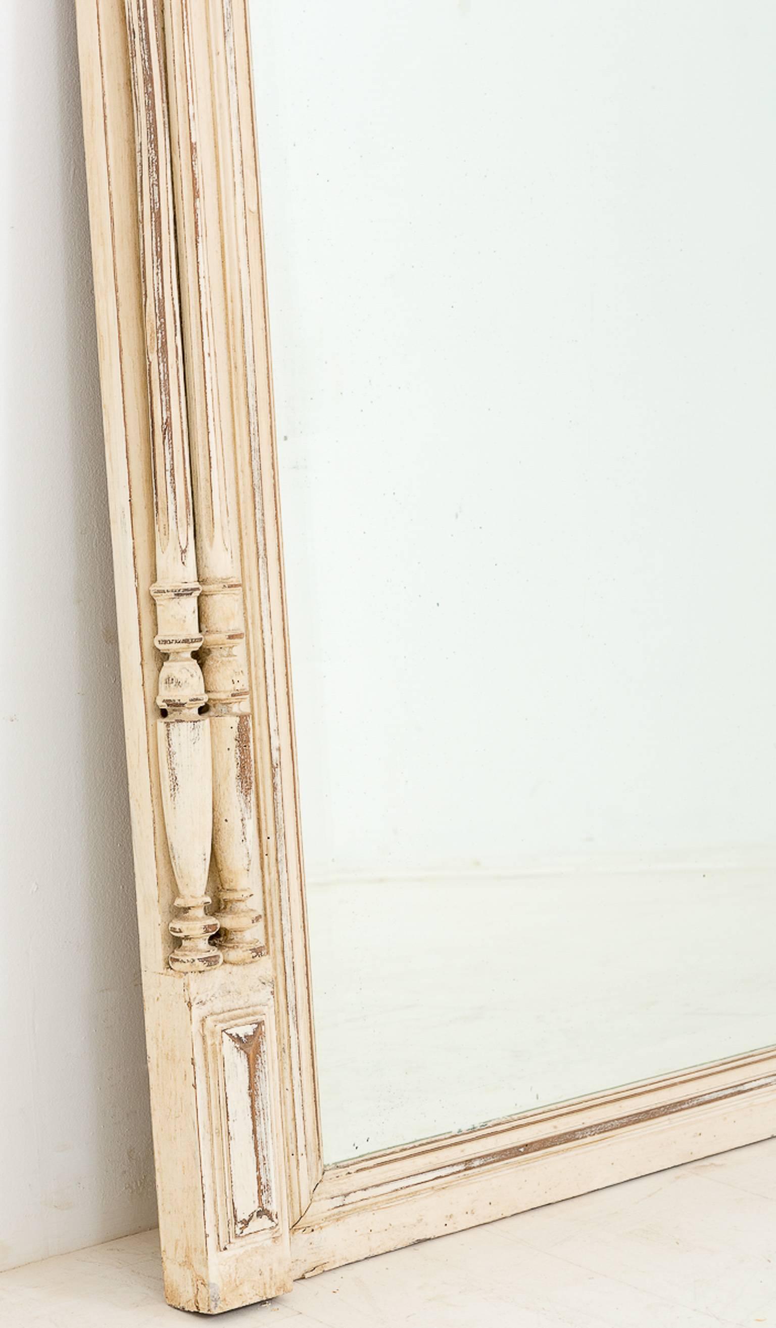French oak shabby chic pier mirror with original Bevelled plate mirror.
Featuring double ring turned columns and a turned gallery surmounting the top.

Size:
Height 49