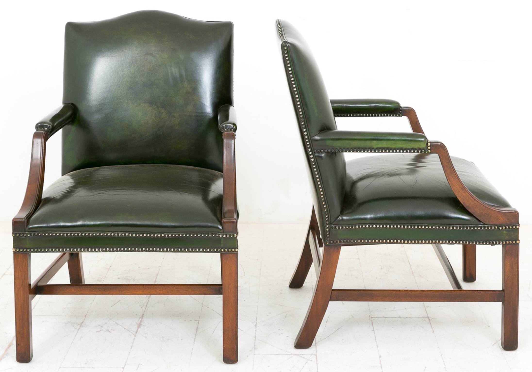 Early 20th Century Pair of Mahogany Gainsborough Chairs For Sale