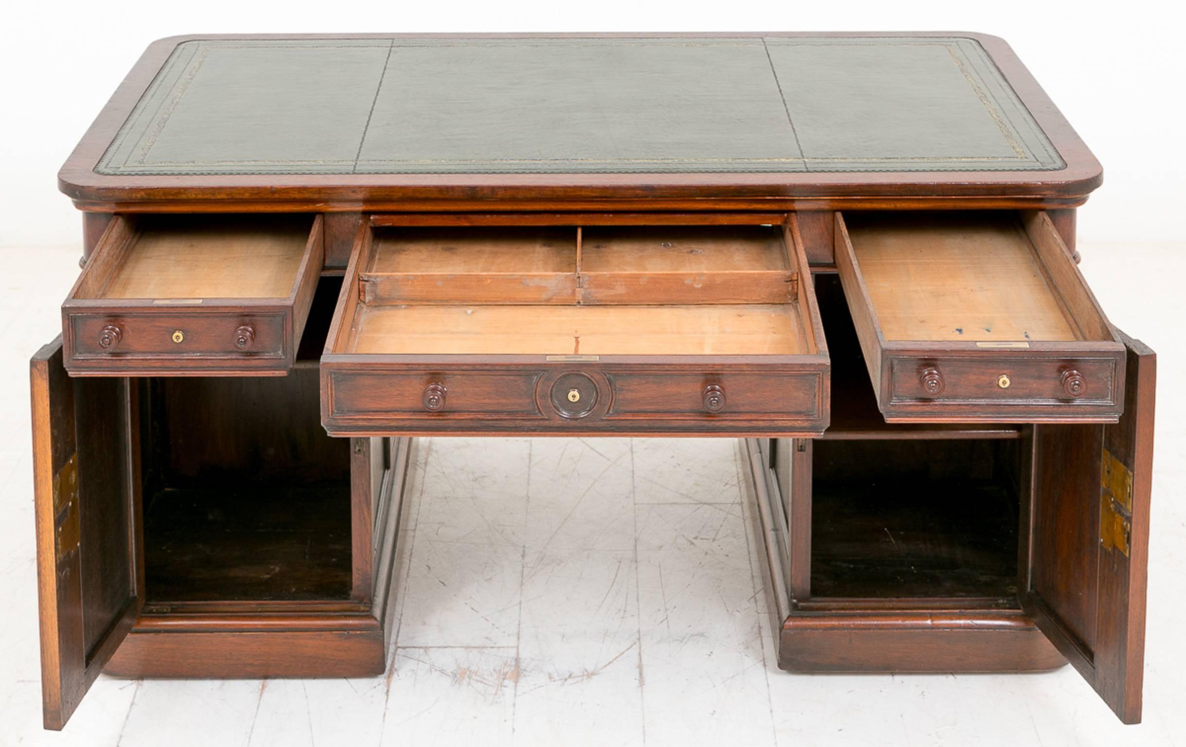 Mid-Victorian Partners Desk In Good Condition For Sale In Norwich, Norfolk