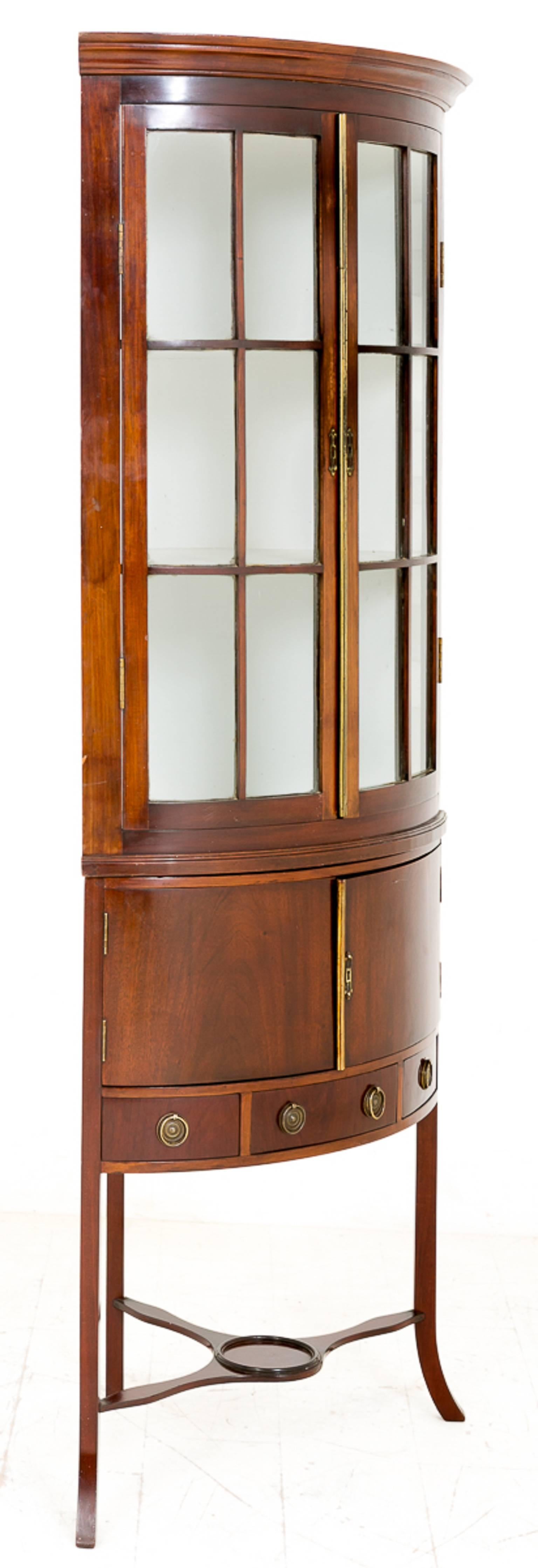 Mahogany Corner Cabinet with Georgian Influences In Good Condition For Sale In Norwich, Norfolk