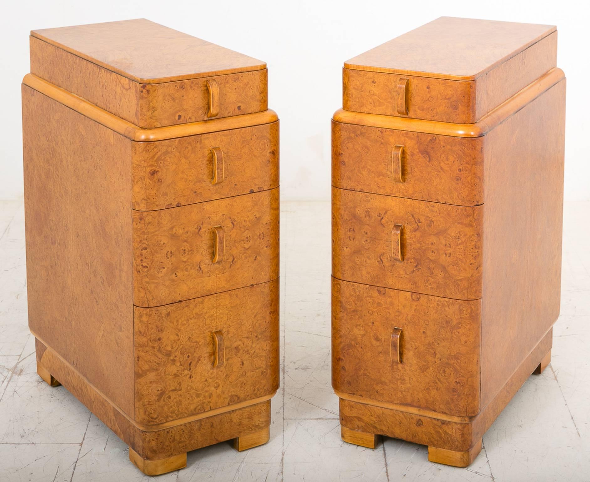 Pair of Burr Walnut Art Deco Bedside Chests In Good Condition For Sale In Norwich, Norfolk