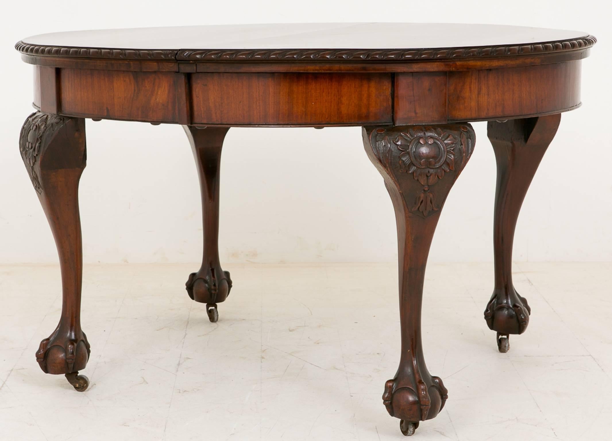 British Late Victorian Mahogany Extending Dining Table For Sale