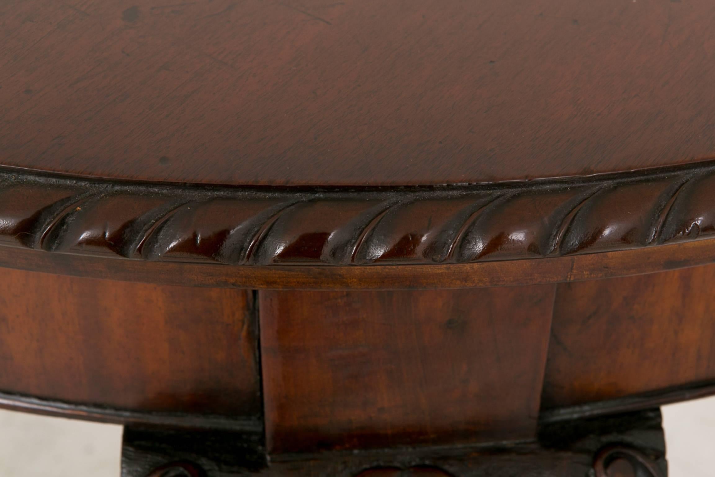 Early 20th Century Late Victorian Mahogany Extending Dining Table For Sale
