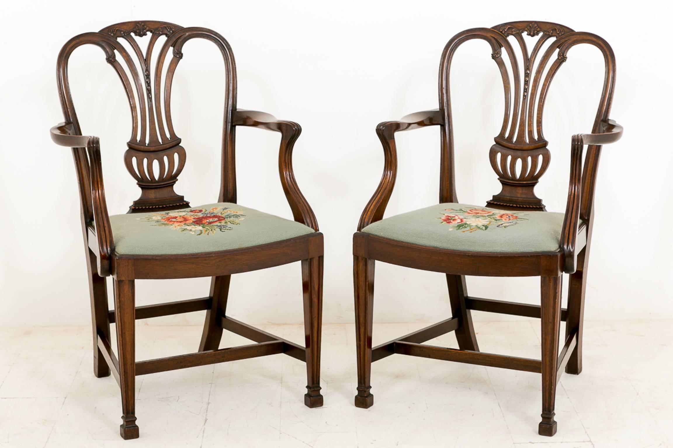 Pair of Mahogany Hepplewhite Influenced Carver Chairs For Sale 1