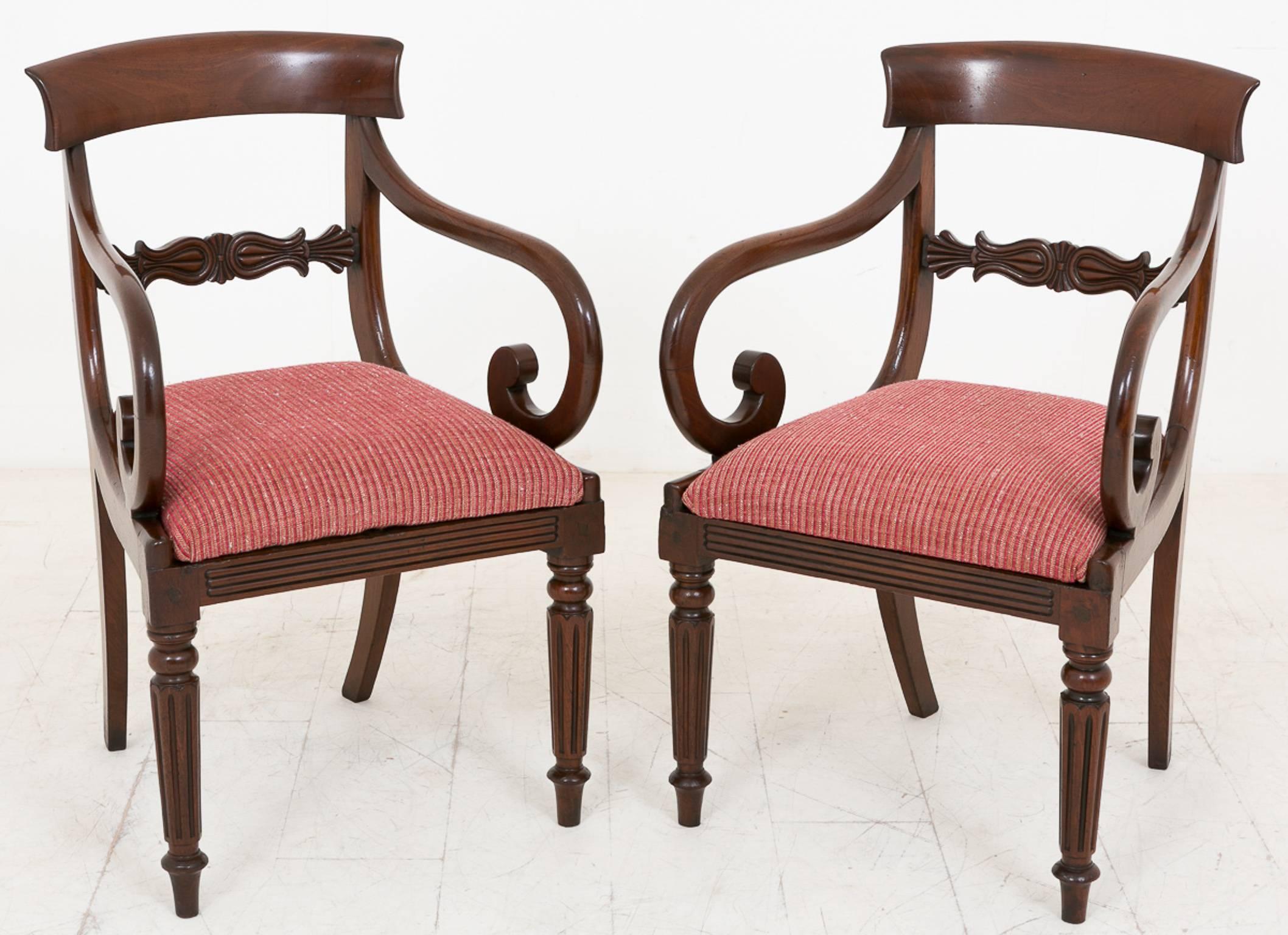 Pair of William IV Mahogany Library Chairs For Sale 1