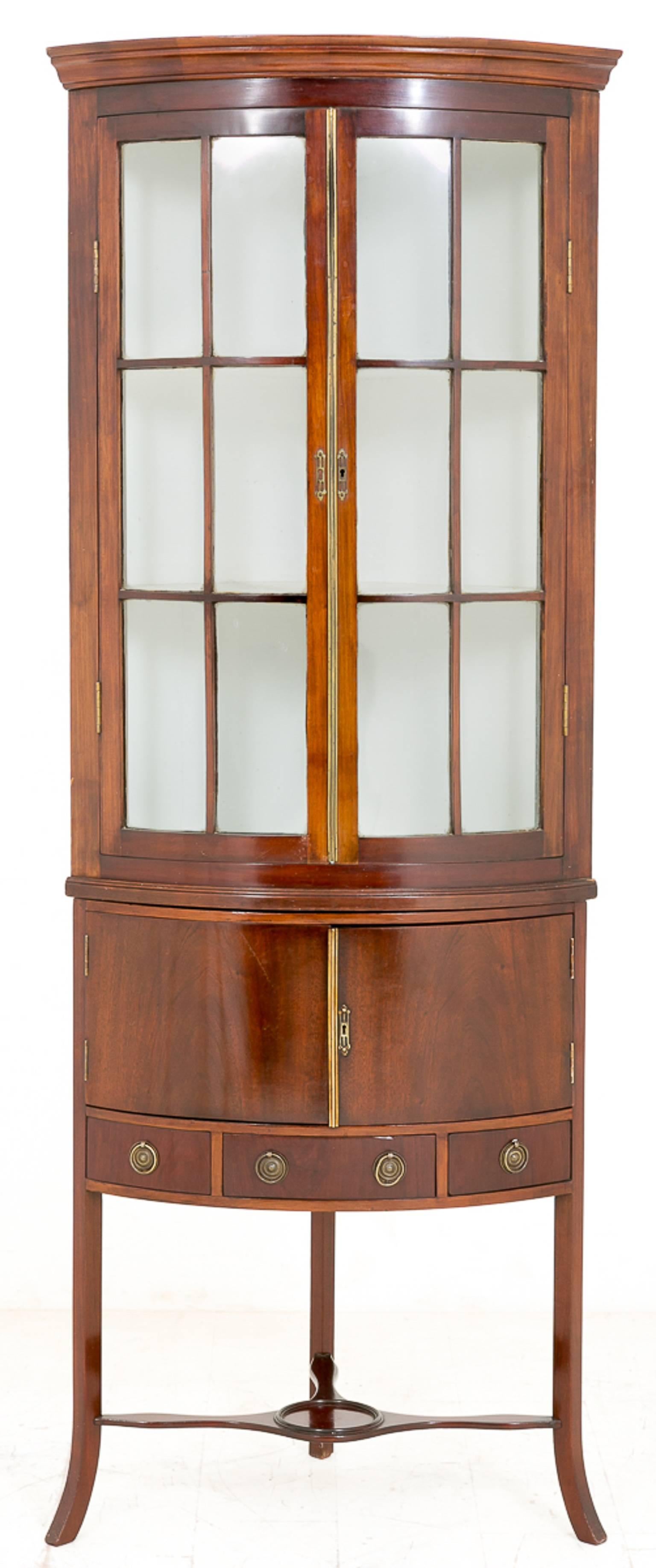 Early 20th Century Mahogany Corner Cabinet with Georgian Influences For Sale