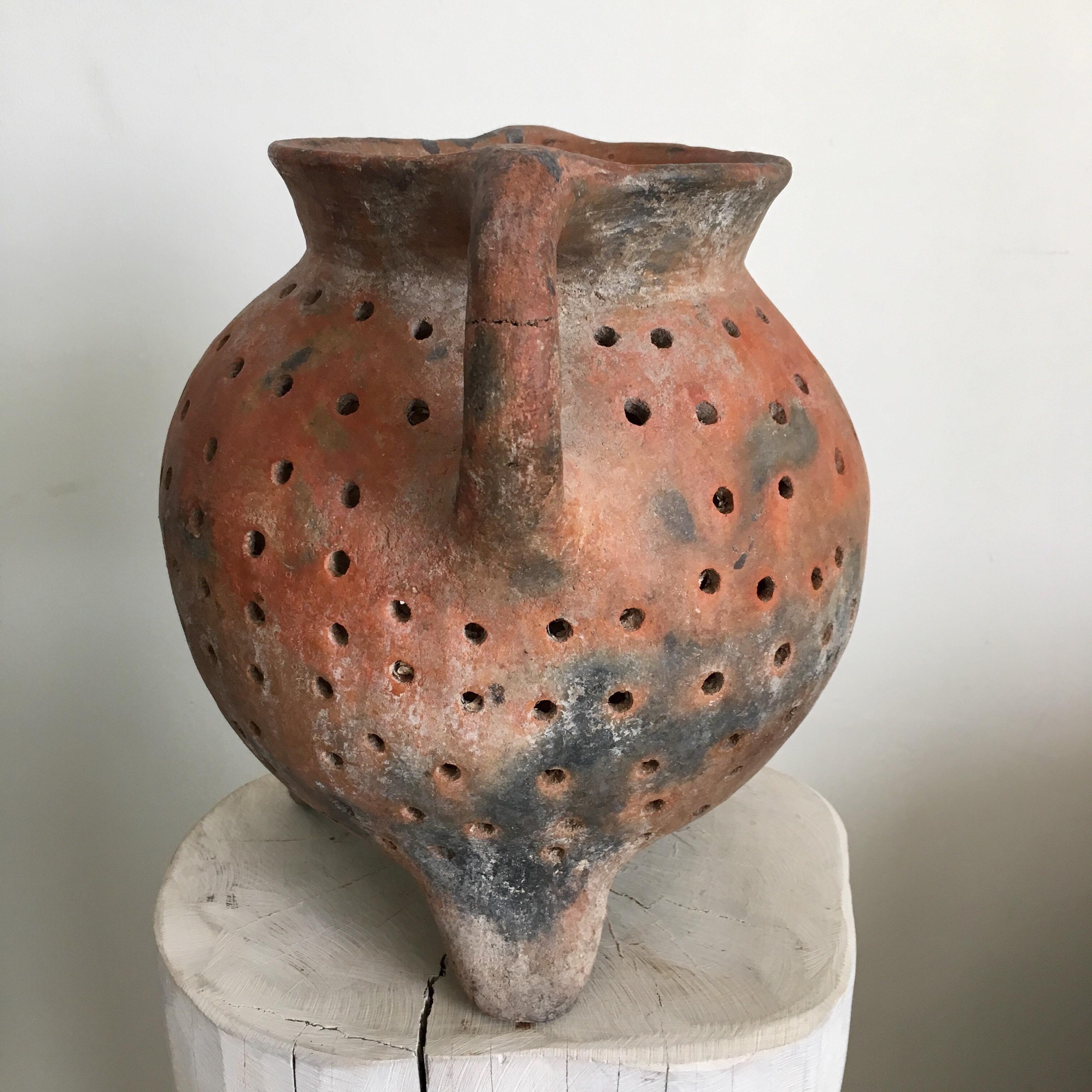 Ceramic pot from the state of Guerrero known as a 