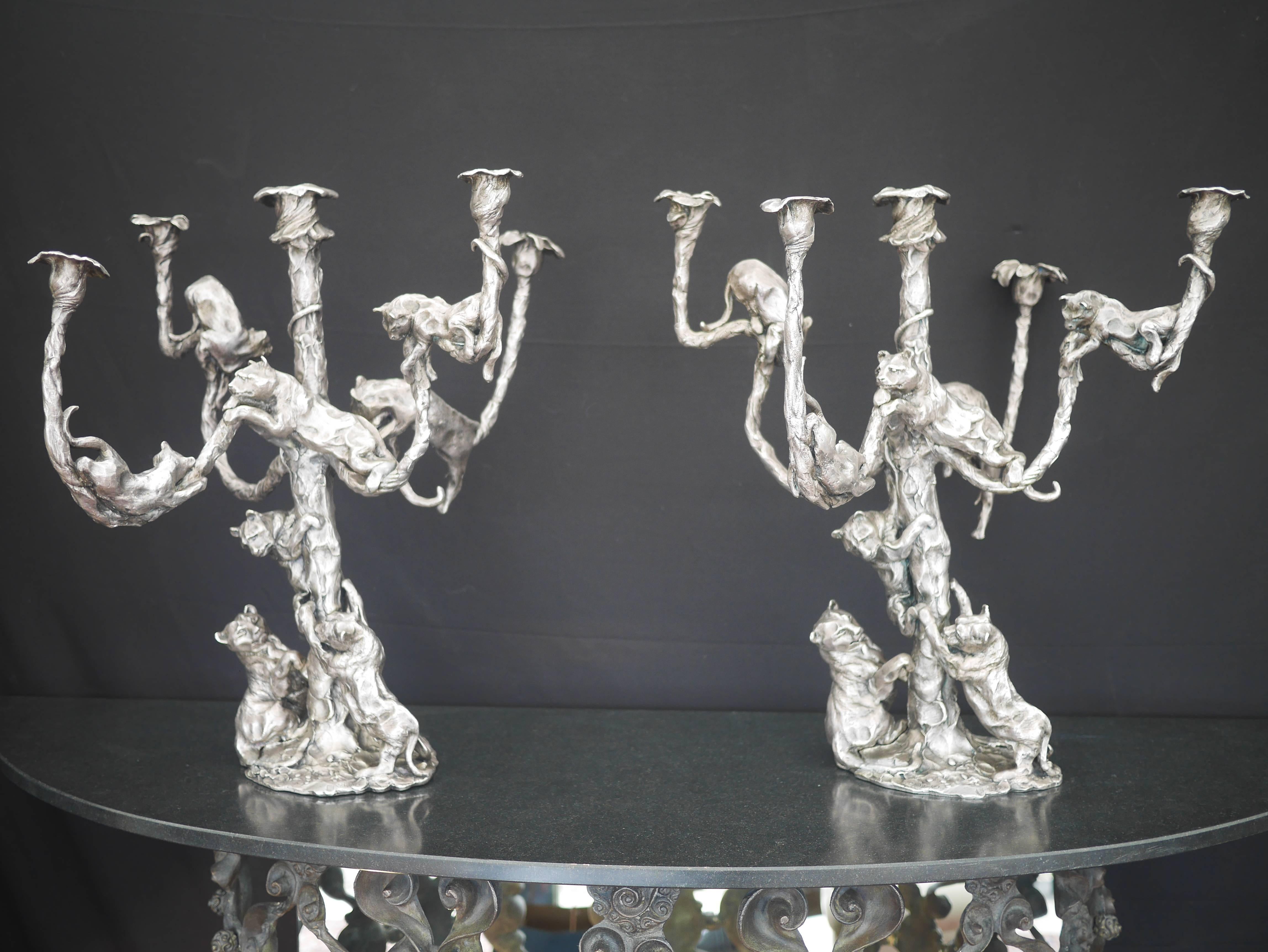 José-Maria David (1944-2015)

Pair of large candelabra with panthers with five arms of lights in silvered bronze, Artist's proof around 2005.
Both signed "DAVID, E.A." with trademark of Maromer bronzer.
Measure: Height 57 cm
25 kg