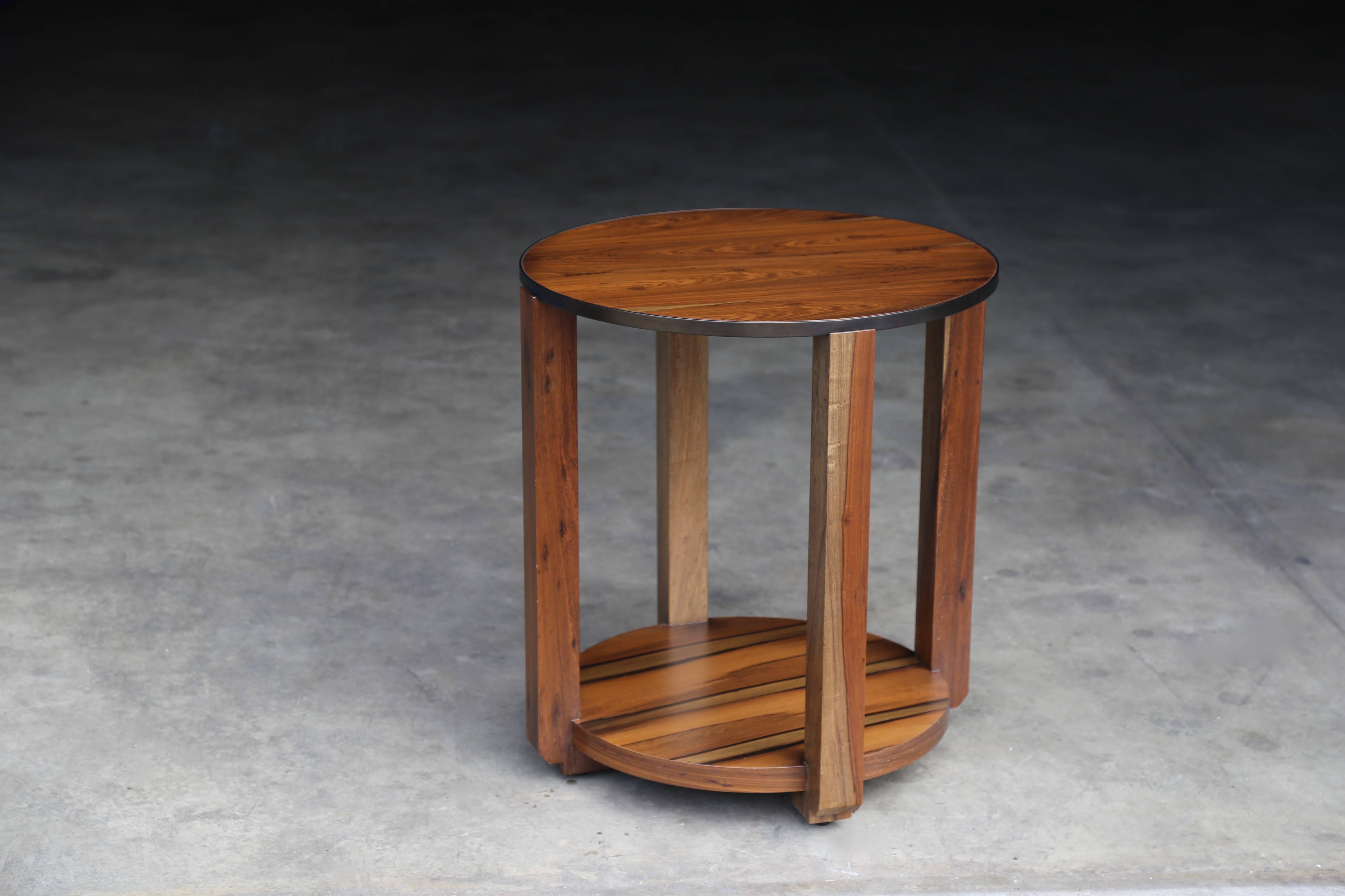 Mesa Cocktail Redonda de Madera Maciza y Acero de Costantini, Ottavia (En Stock) Argentino en venta