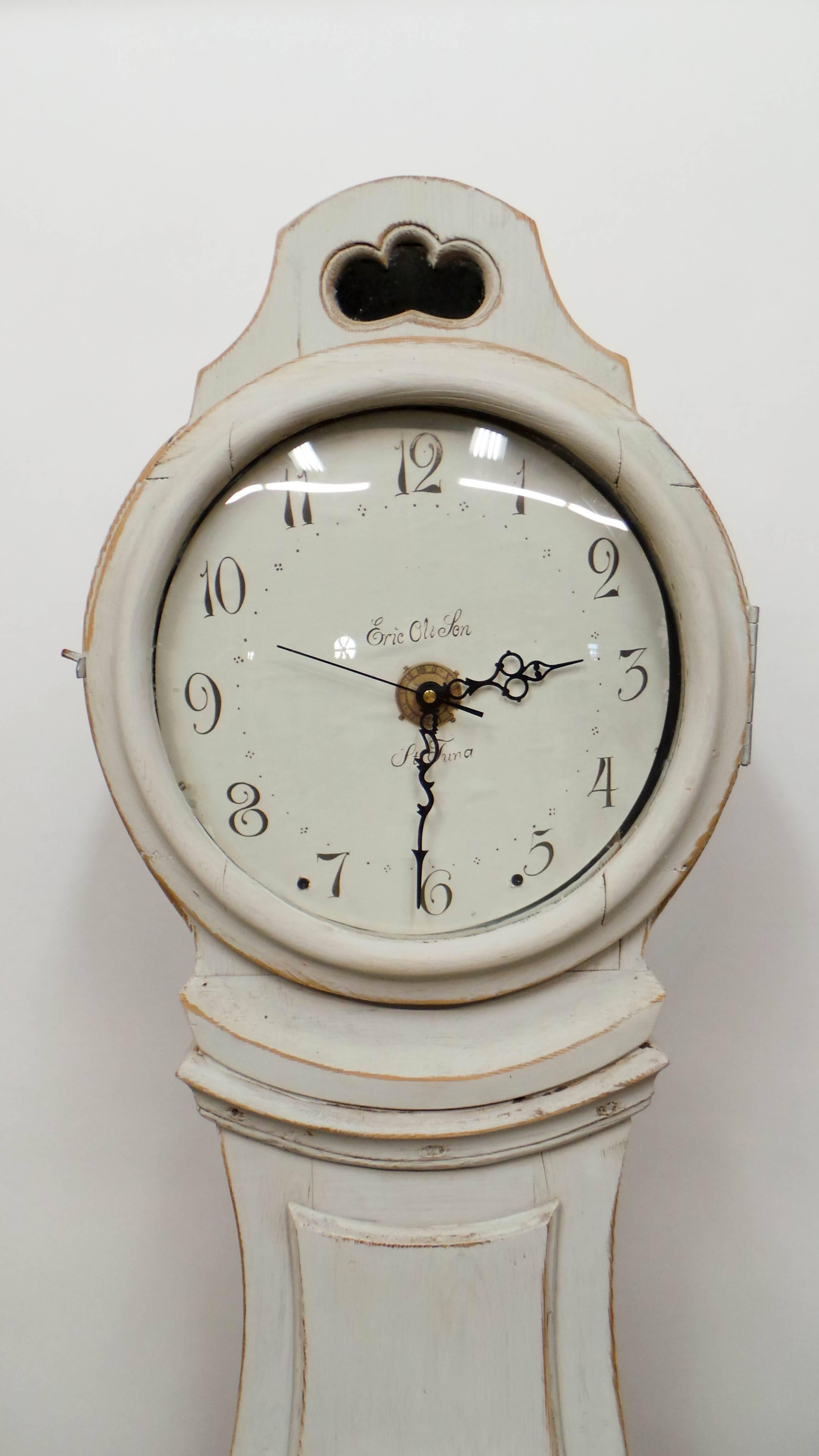 This is a Swedish long case mora clock, it’s been restored and new battery works have been installed. The original works do come with the clock, we just can’t guarantee them to work. I found this clock at an Estate auction in Stockholm, Sweden.