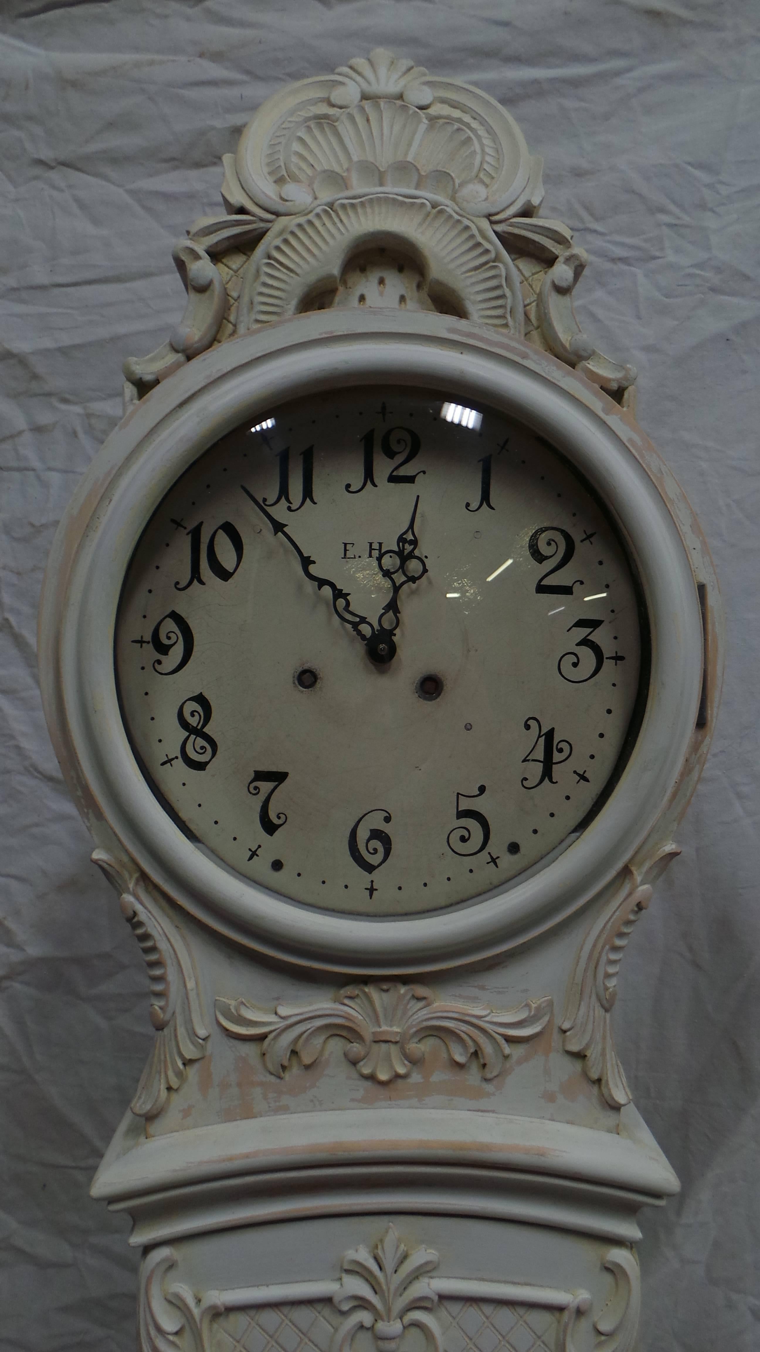 This is an incredibly rare 100% original finish Swedish ornately carved Rococo clock. This clock is not Very old circa 1940 but it was a custom build for someone special. In my 30 years in buying Swedish clocks this is only the 3rd one I have ever