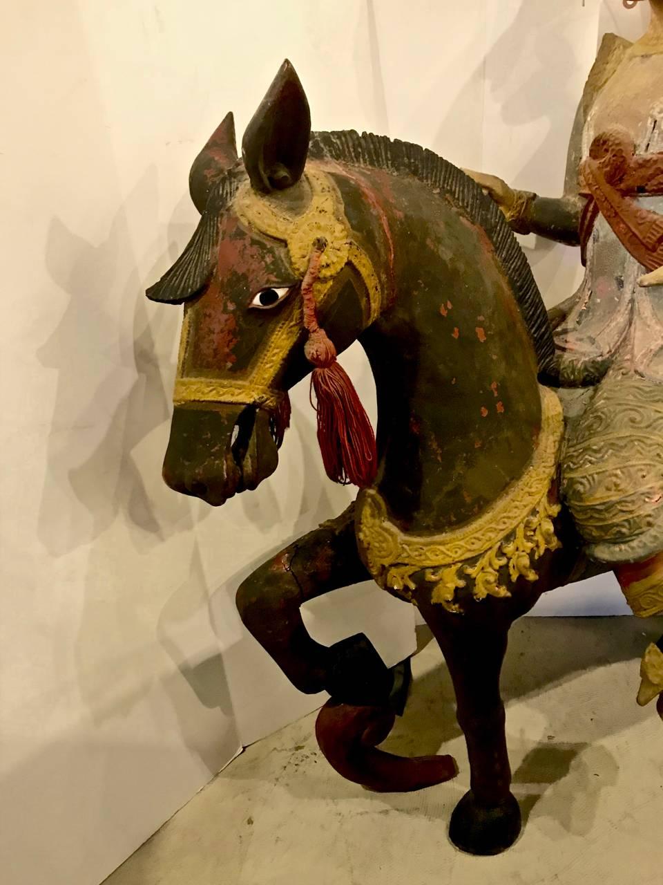 Indo-chinesische burmesische figürliche Skulptur, spätes Jahrhundert (19. Jahrhundert) im Angebot