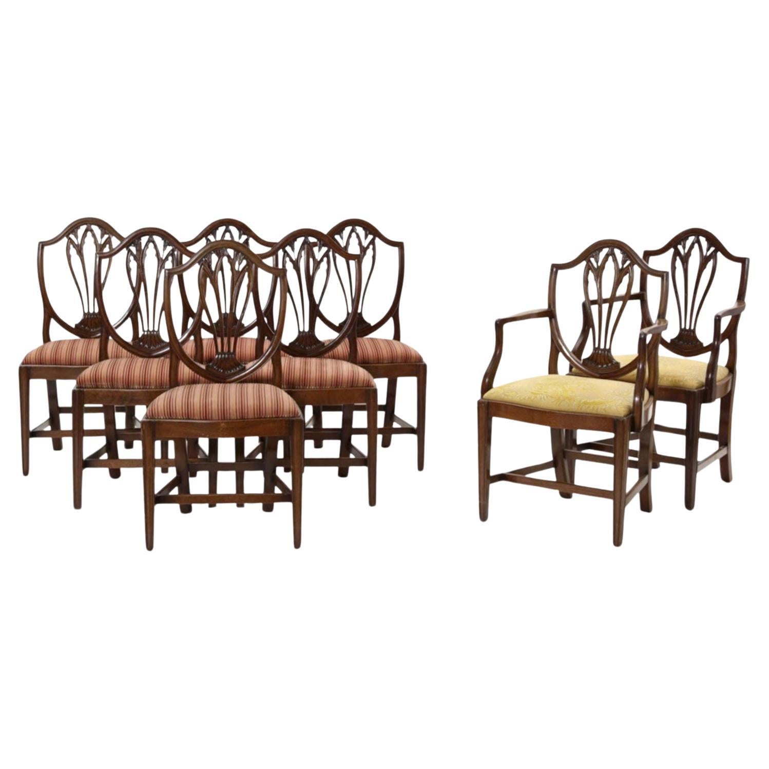 Ensemble de 8 chaises de salle à manger George III à dossier bouclier, vers 1760-1780 en vente