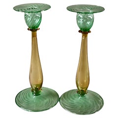 Pareja de candeleros Carder Steuben de vidrio "Pomona Green" y "Topaz