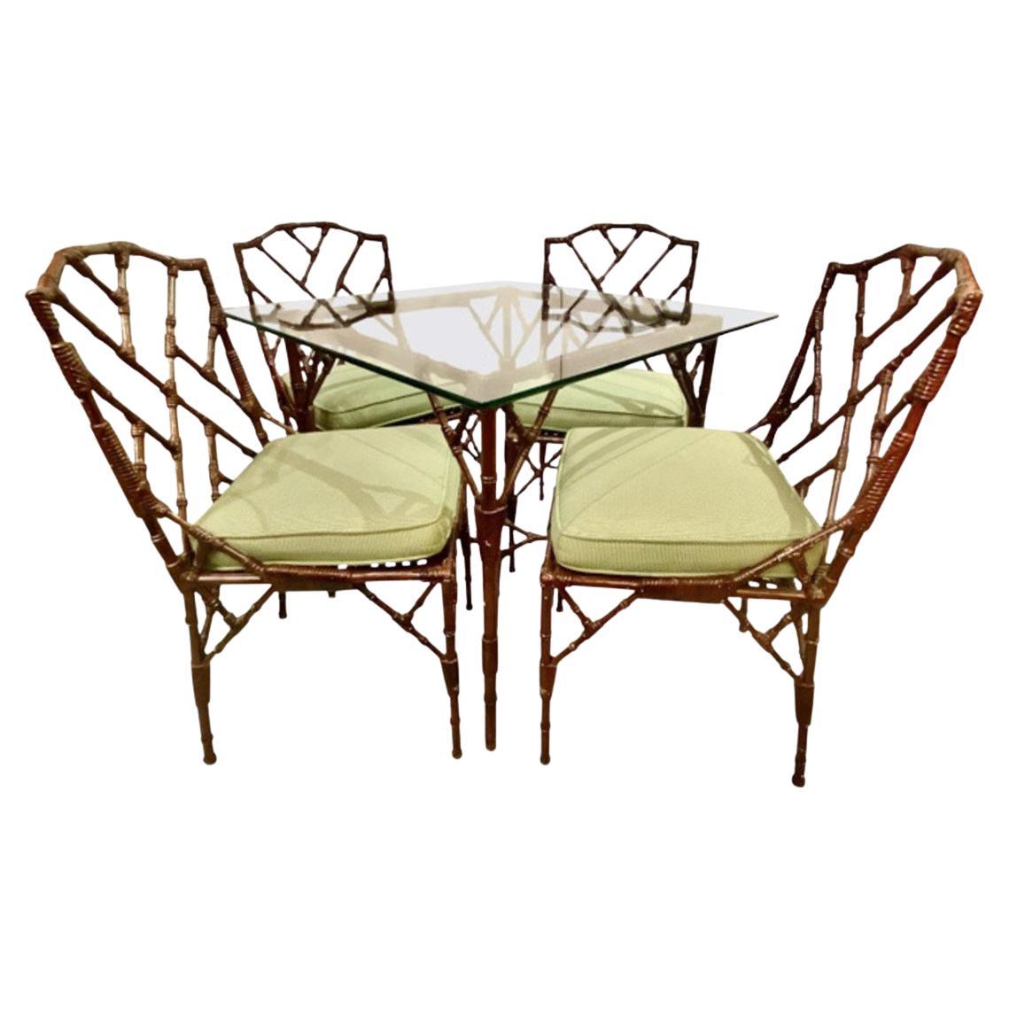 Ensemble de 4 chaises Chippendale chinoises avec table en vente