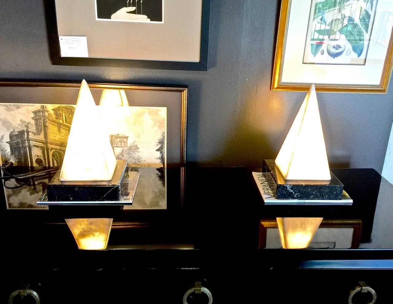 Pair of Mid-Century Alabaster and Marble Obelisk Lamps In Good Condition In Pasadena, CA