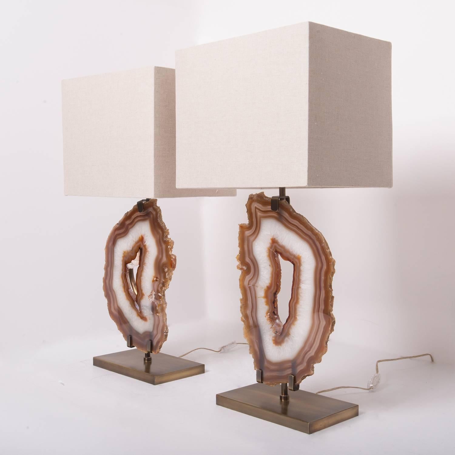 Organic Modern Pair of Brazilian Agate Table Lamps, Brushed Brass Base with Beige Linen Shade