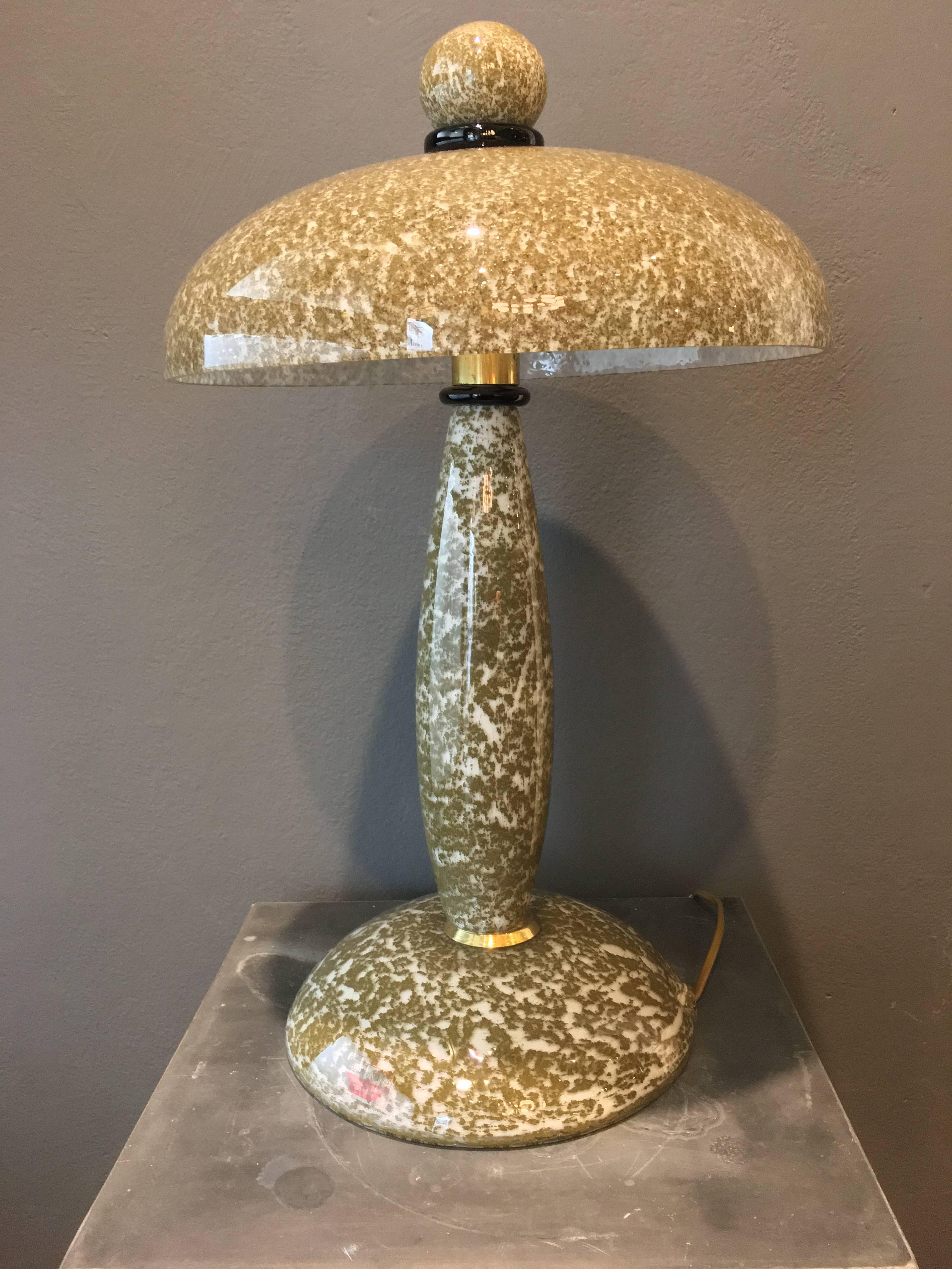 Amazing vintage table lamp
Blown glass and brass
Spotted and black parts
Original label Barovier and Toso
Murano-Venice
Made in Italy
1970 period
Measures: H 53, D 33 cm.
