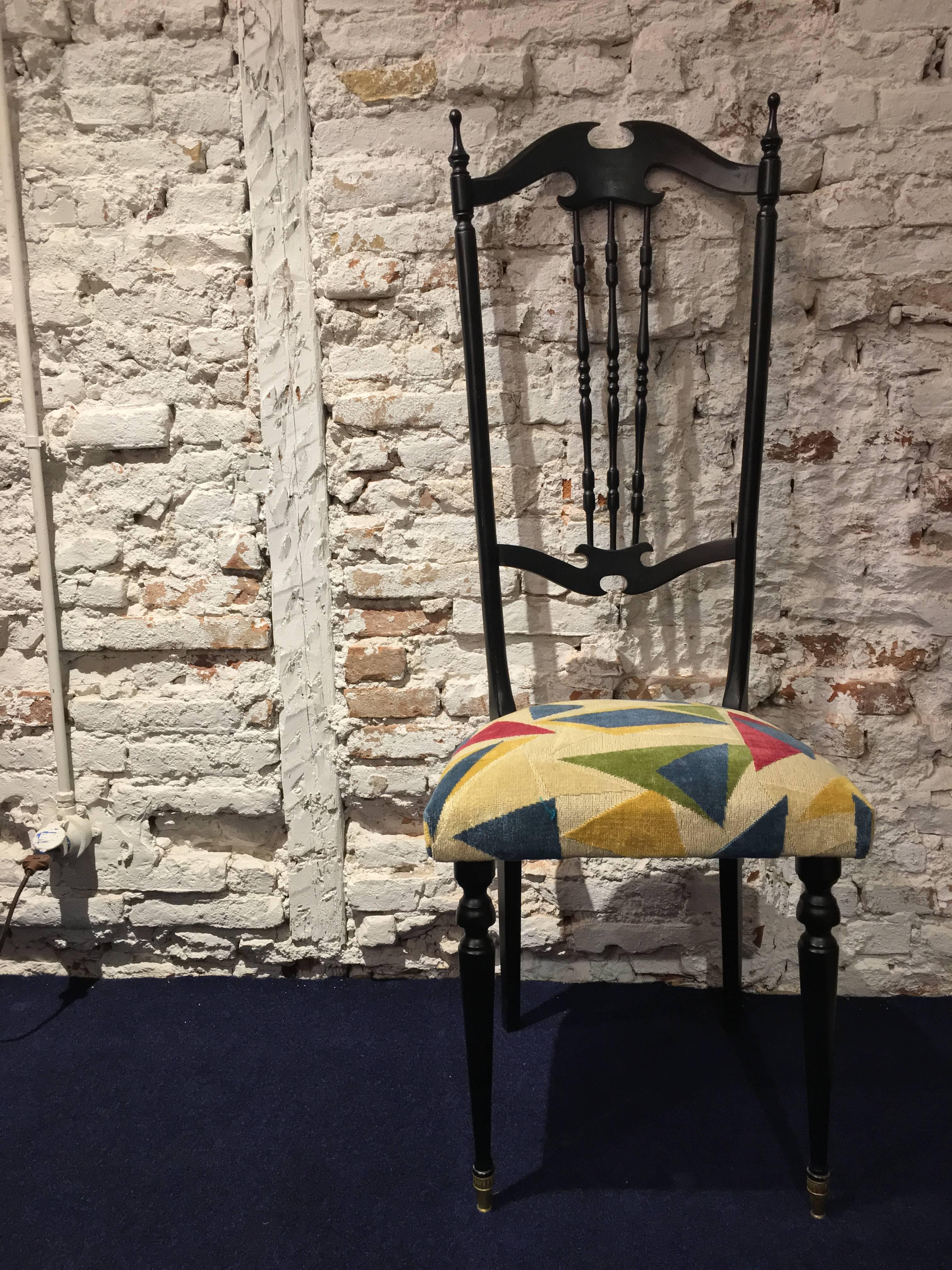 Chiavarina / Chiavari / Chivari / Tiffany chair - Wood lacquered black feet - New upholtery: Clarence house fabric - Handmade in Chiavari Italy - Good vintage condition - There are available two pieces: the price is for one item.

  