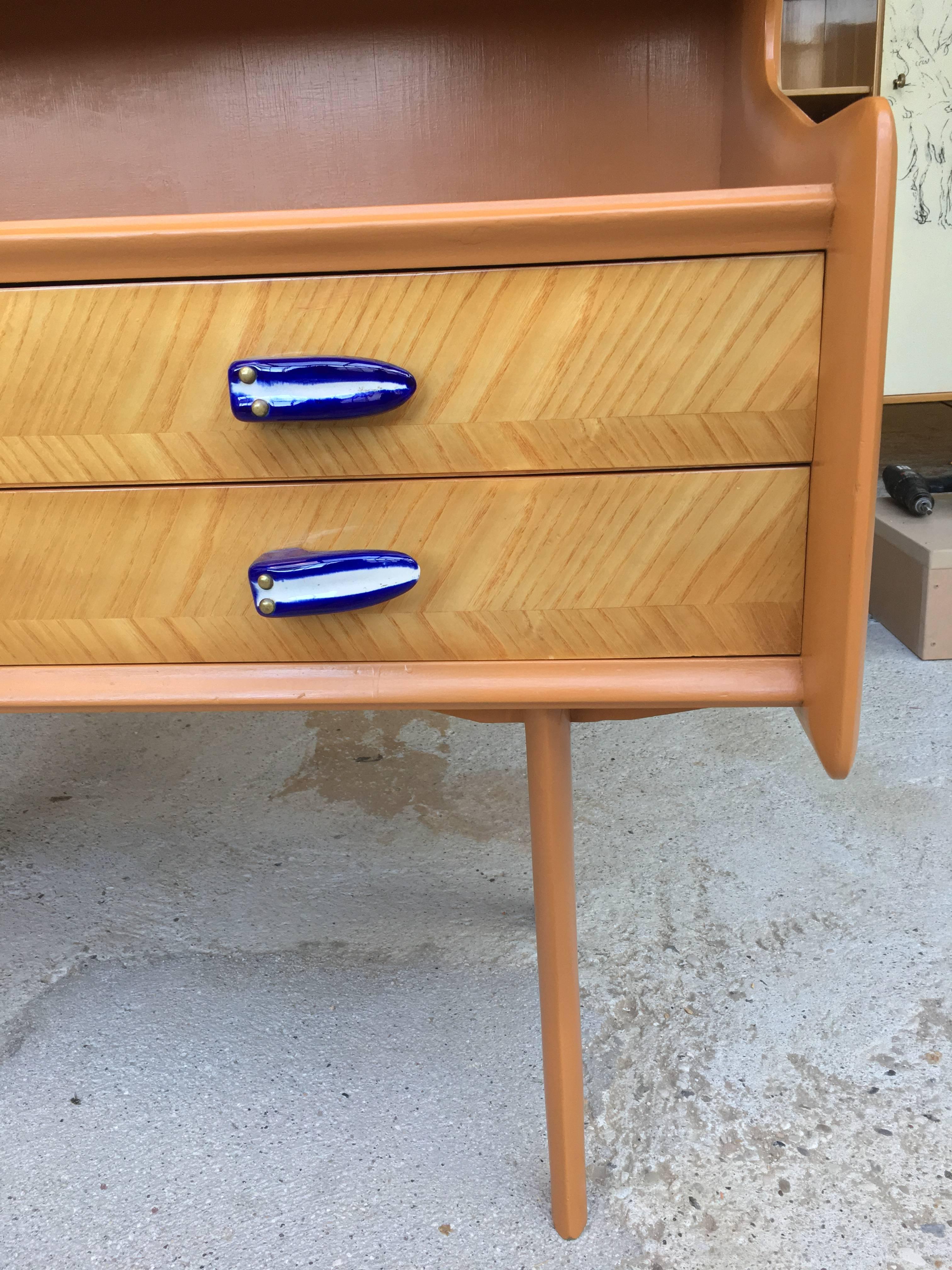 Great vintage cabinet, sideboard or credenza in style of Ico Parisi, 1950 period. Four drawers and two doors. Very particular handles: blue and white ceramic inlaid figures, in style of Richard Ginori. Very good condition: it was minimally restored.
