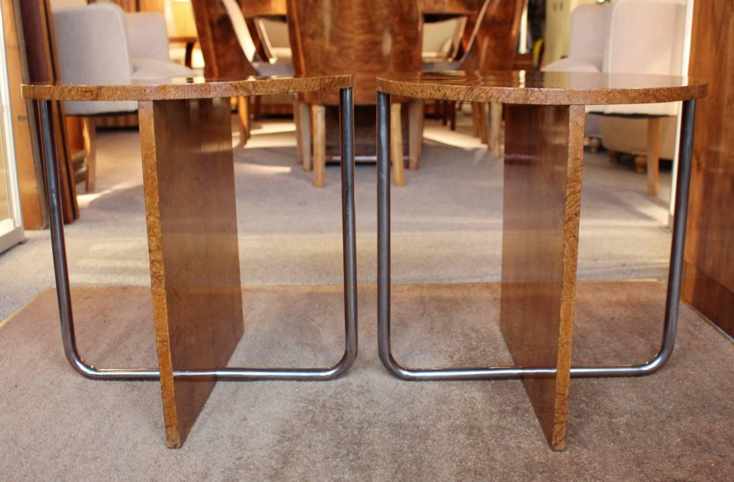 A pair of circular Art Deco side tables in the Modernist style. Set over a flat panel leg with additional chromed metal legs. Figured amboyna throughout.

Measures: H 50cm, D 50cm

English, circa 1935.