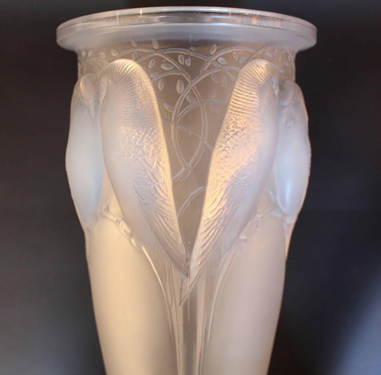 Art Deco Lalique Ceylan Vase In Excellent Condition In Forest Row, East Sussex