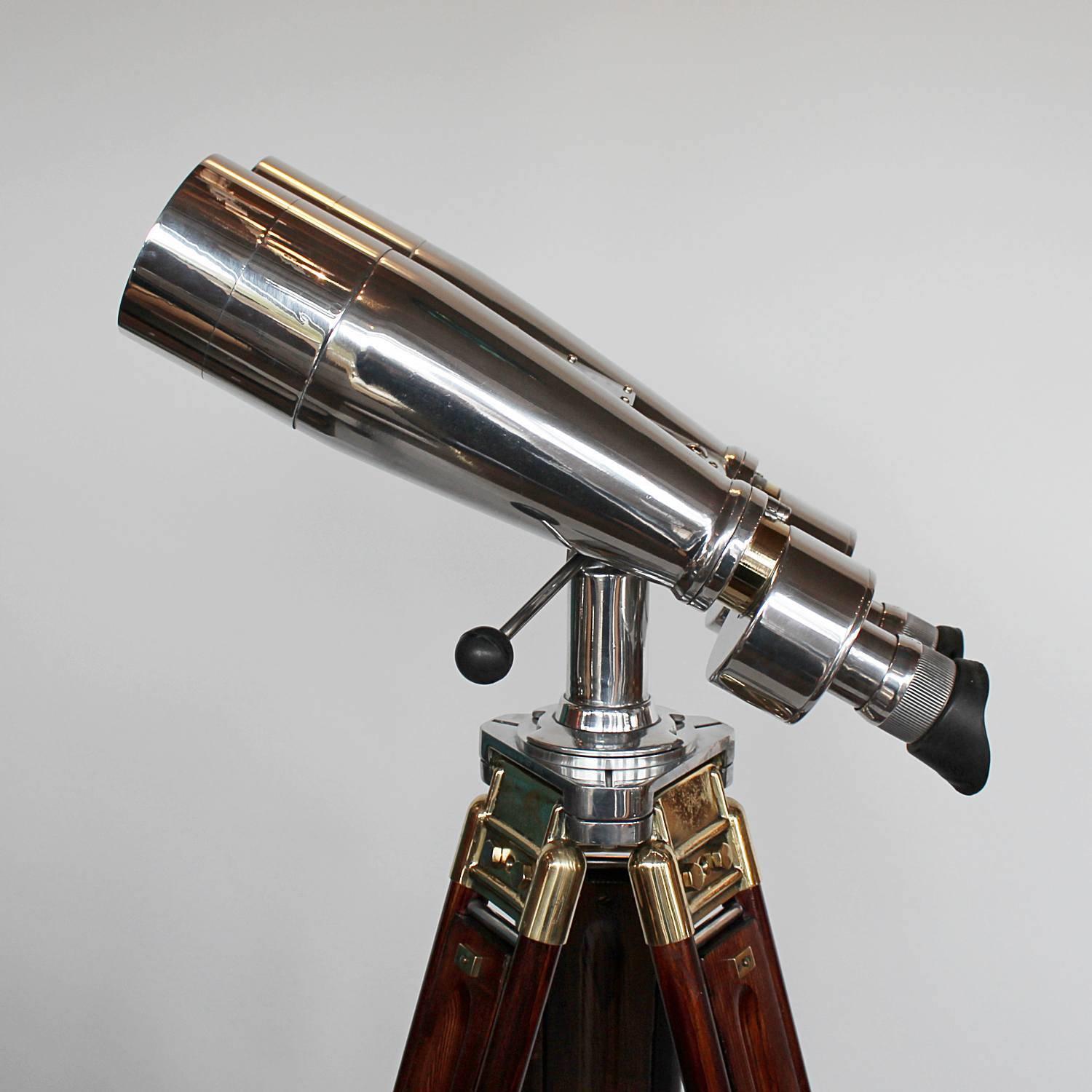 A pair of Fuji Meibo 15 x 80 marine binoculars on later extending wood and brass stand with chromed conical feet. 15 x magnification with 80 mm objective lens.
Paint stripped and metal polished. Fully refurbished optics.

Stamped Fuji Meibo and