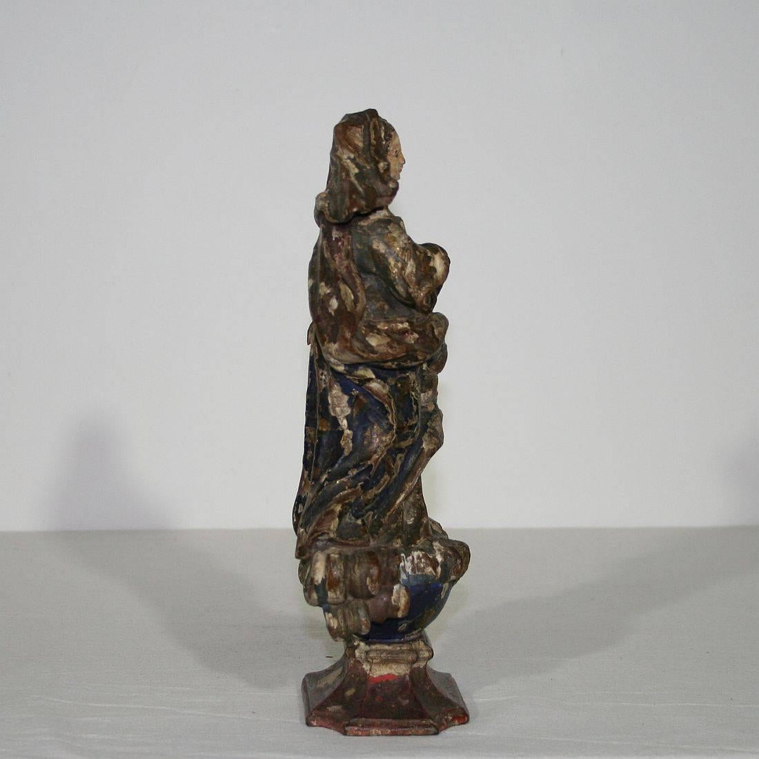 17th Century Spanish Early Baroque Painted Wooden Madonna In Fair Condition In Buisson, FR