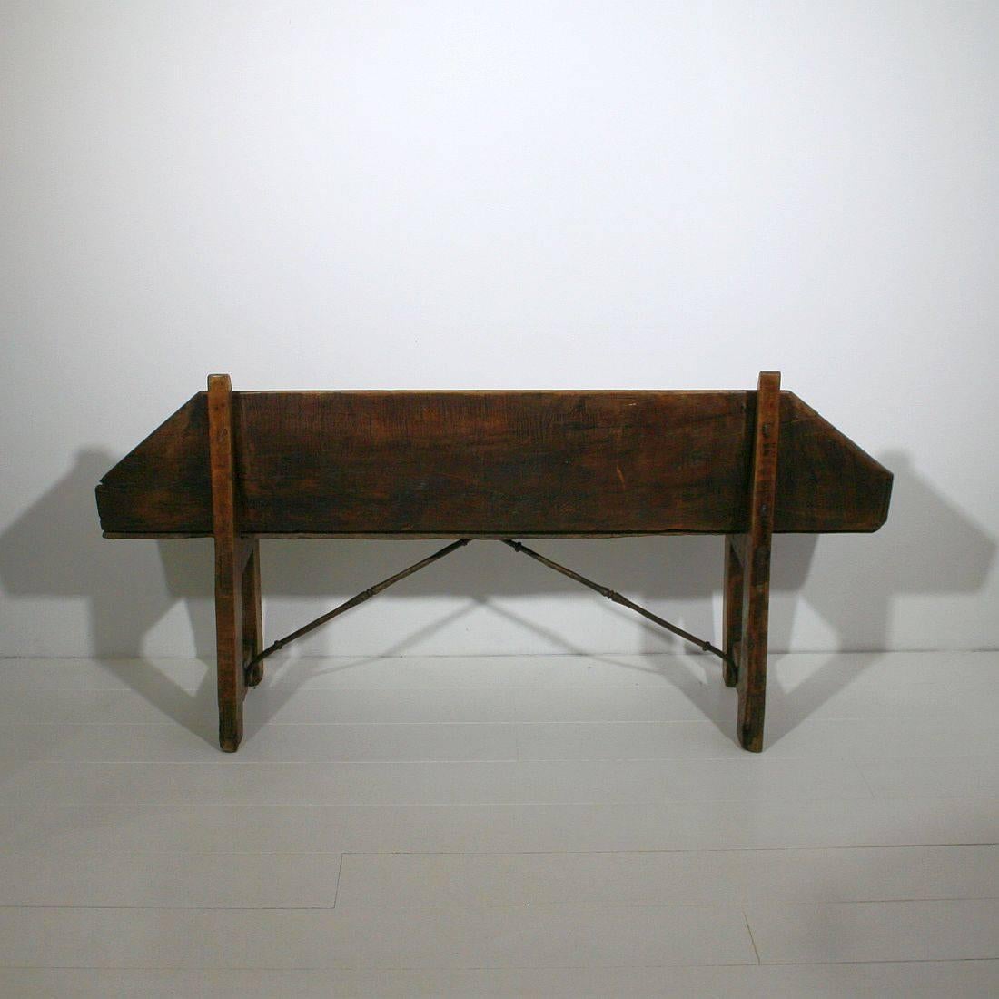 18th Century Spanish Baroque Style Wooden Bench In Fair Condition In Buisson, FR