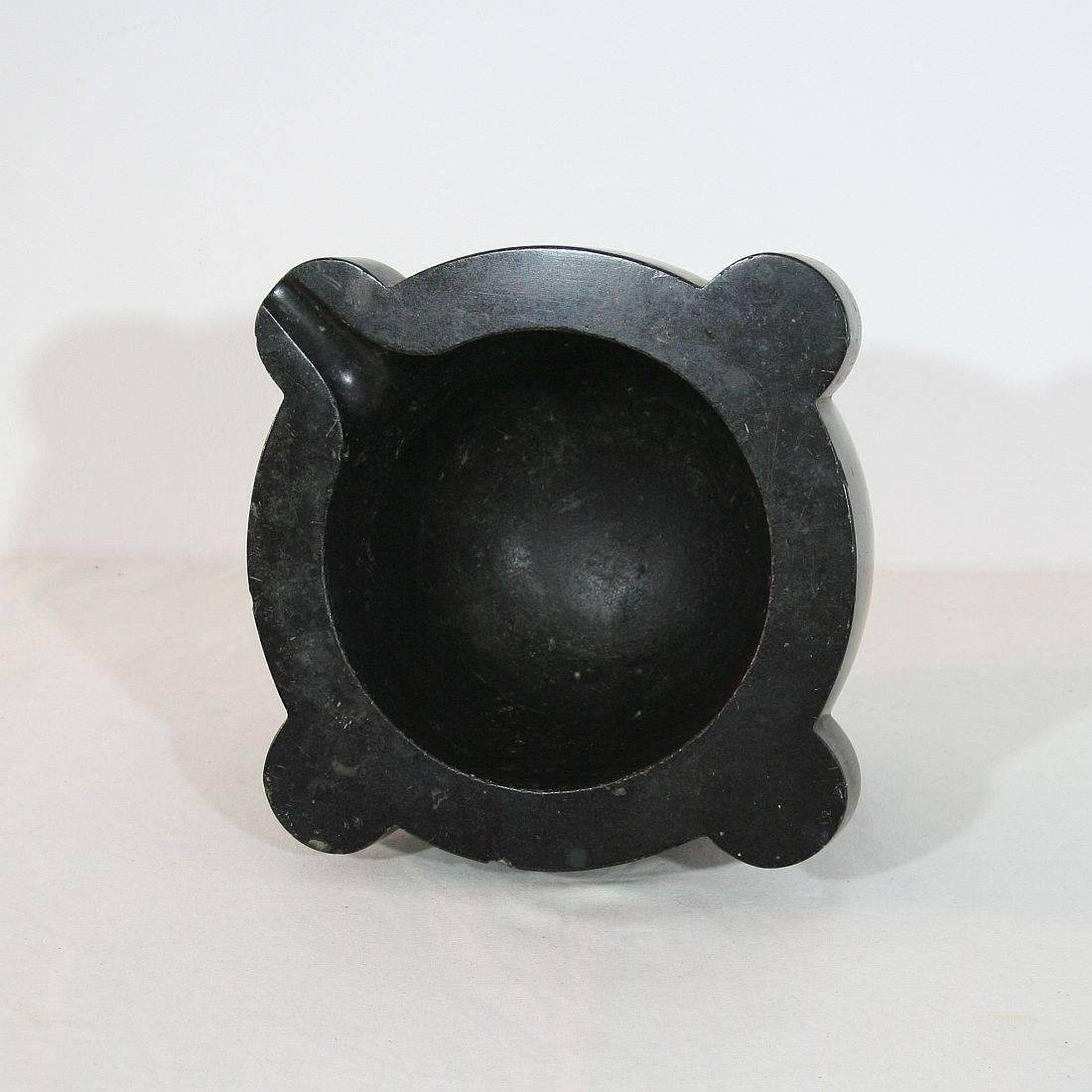 19th Century French Black Marble Mortar In Good Condition In Buisson, FR