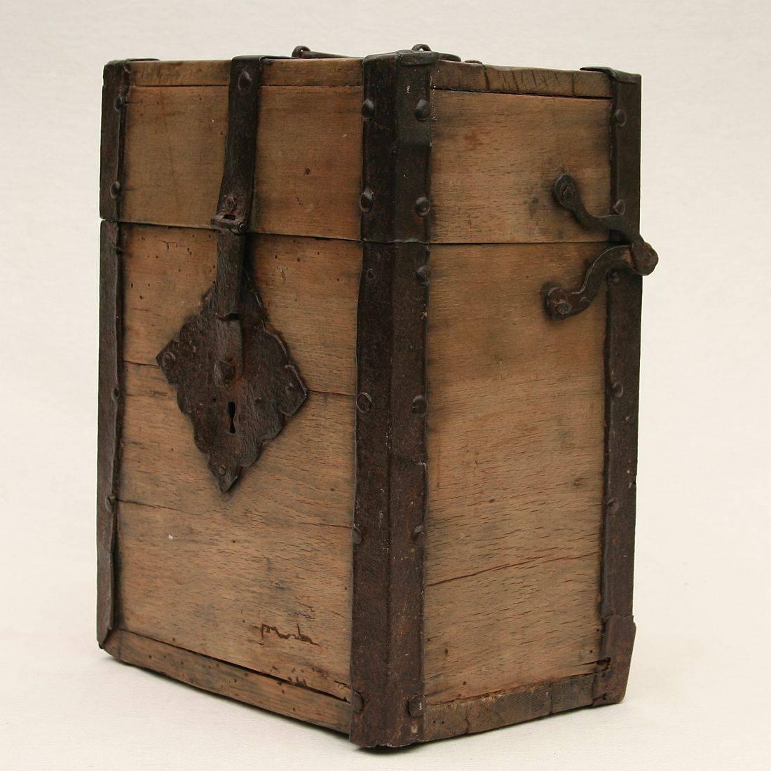 Spectacular wooden box with it's wrought iron details
Germany, circa 1600-1750. Beautiful weathered box, lock is broken, key is missing. For its high age in a relative good condition.
  
