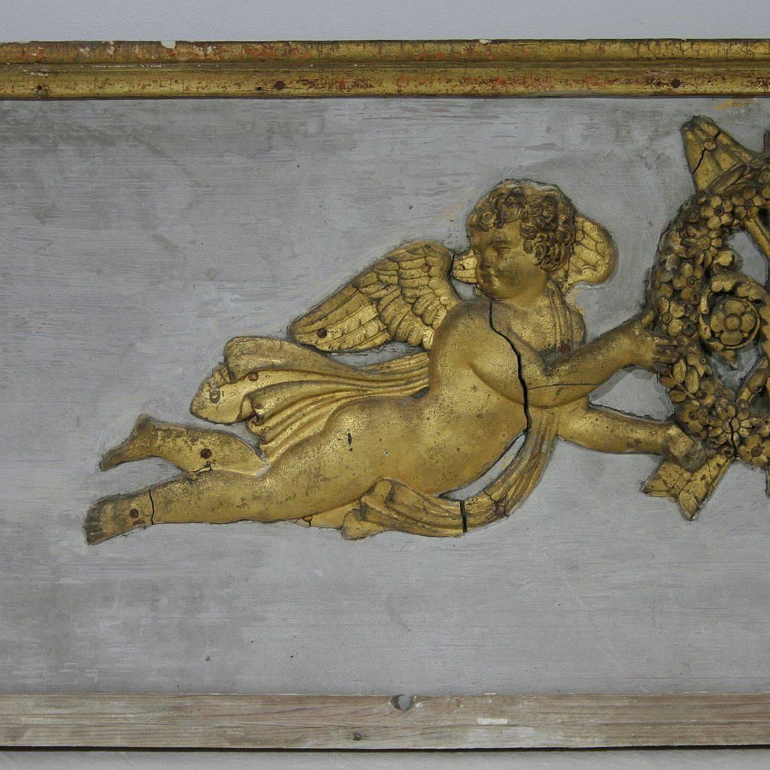 Beautiful panel with gilded angels. Chalk/ clay on wood. France, circa 1780-1800
Weathered, small losses.