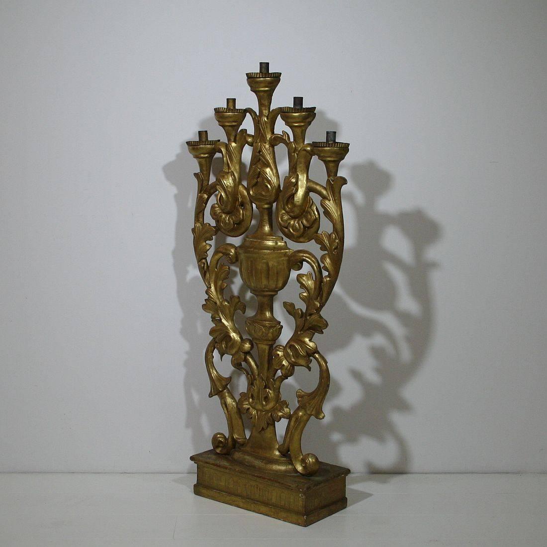 Large 19th Century Italian Baroque Style Carved Giltwood Candleholder In Good Condition In Buisson, FR