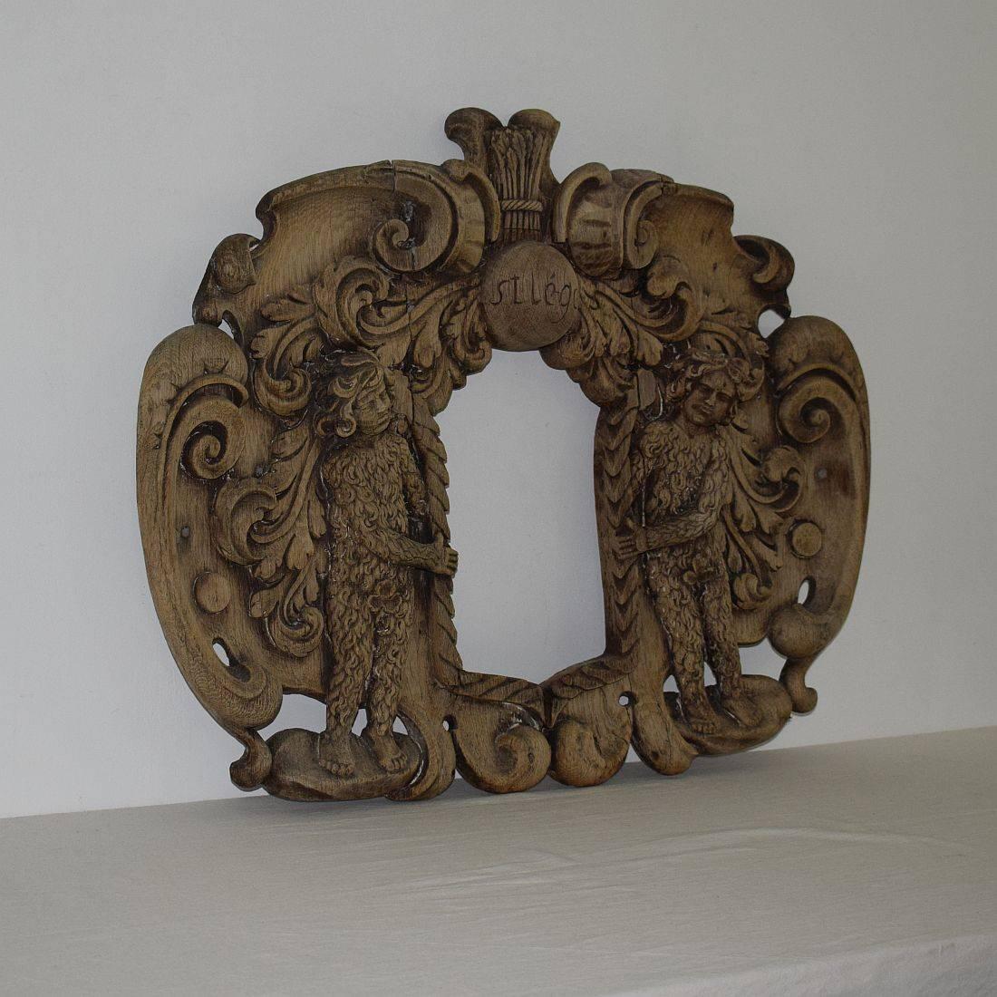 French 17th Century Carved Oak Baroque Panel In Good Condition In Buisson, FR