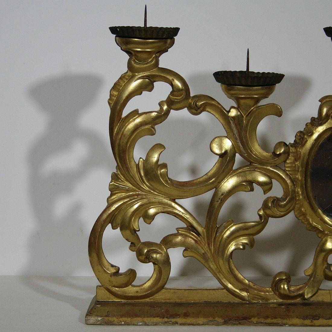 Large 18th Century Italian Giltwood Baroque Candleholder with Mirror In Good Condition In Buisson, FR