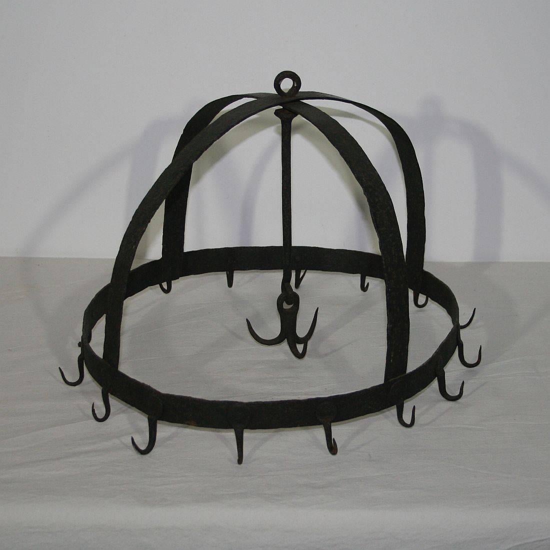 17th-18th Century French Hand-Forged Iron Game Rack In Good Condition In Buisson, FR