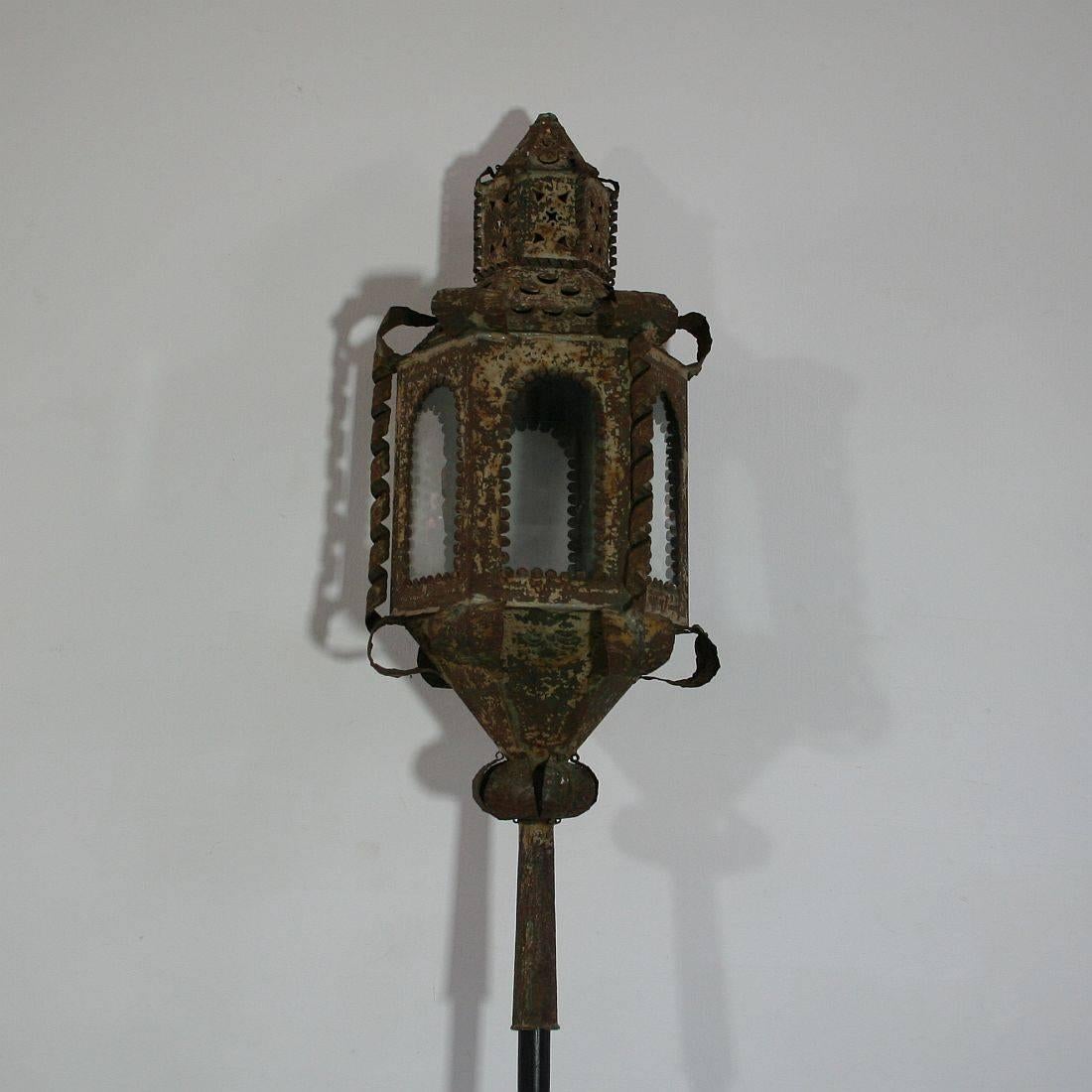 French 18th Century Tole Procession Lantern In Good Condition In Buisson, FR
