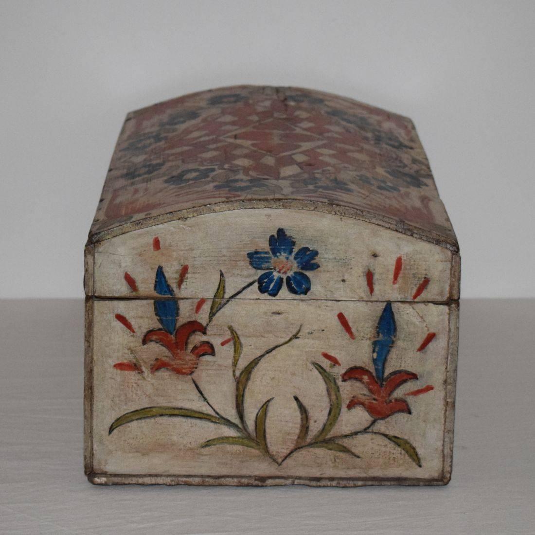 19th Century French Folk Art Weddingbox from Normandy with Hearts In Good Condition In Buisson, FR