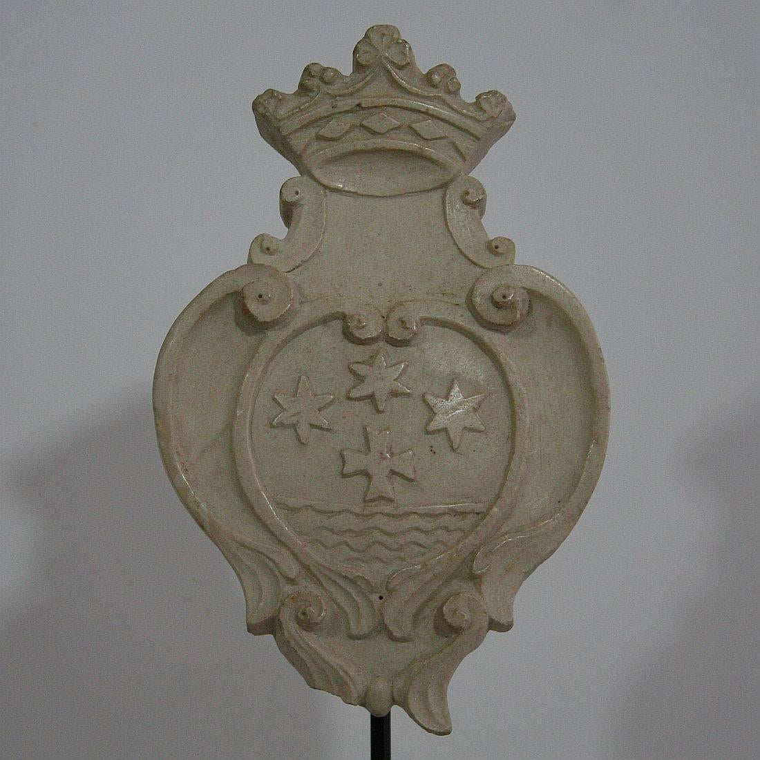 Very beautiful marble coat of arms. Great weathered patina
Italy, circa 1750. Weathered and small losses.
Measurement here below is inclusive the wooden base.