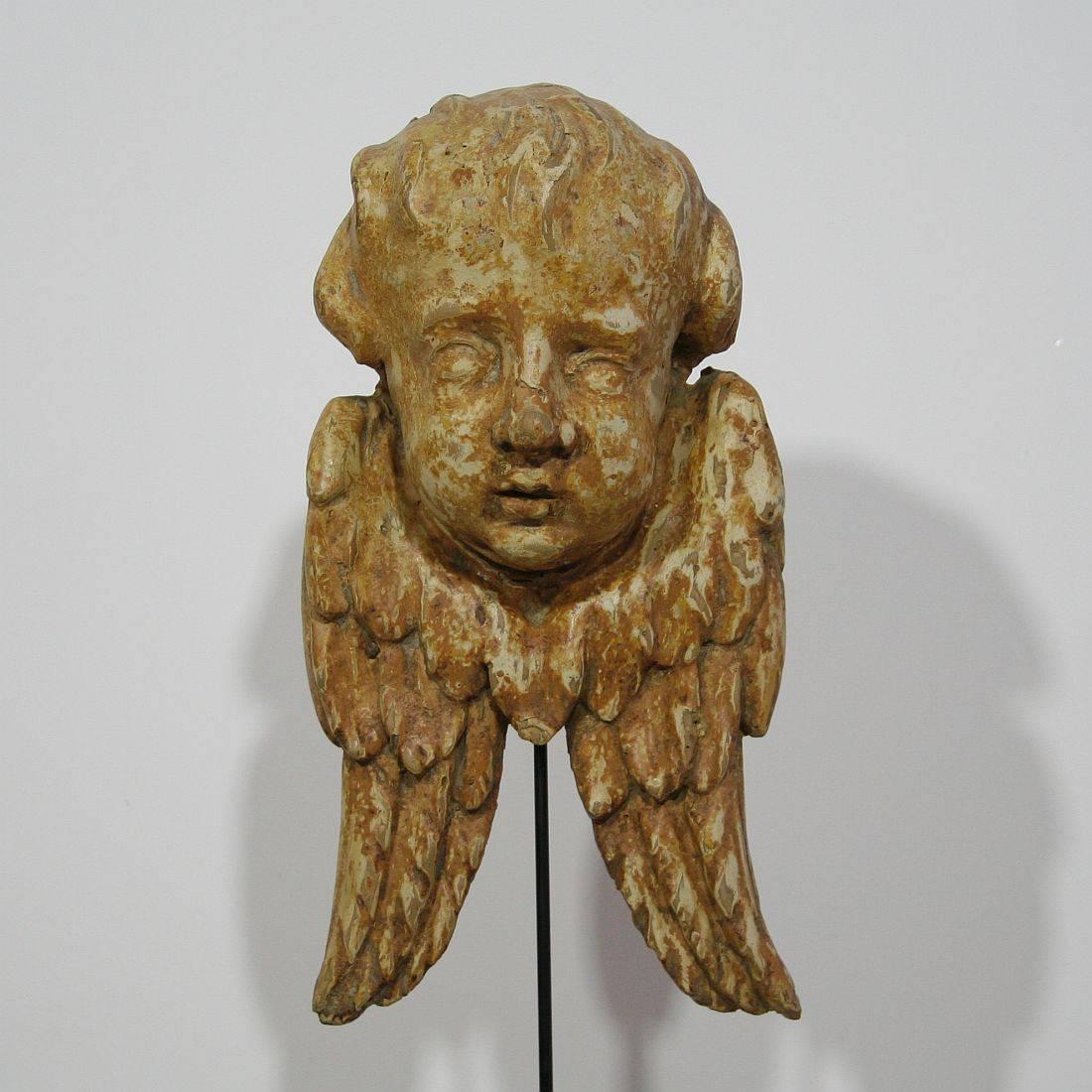 Great Baroque cherub/angel with traces of old paint. Carved wood.
Italy, circa 1650-1750
Despite of its age in a relative good condition. Weathered, small losses.
Measurement here below is inclusive the base.