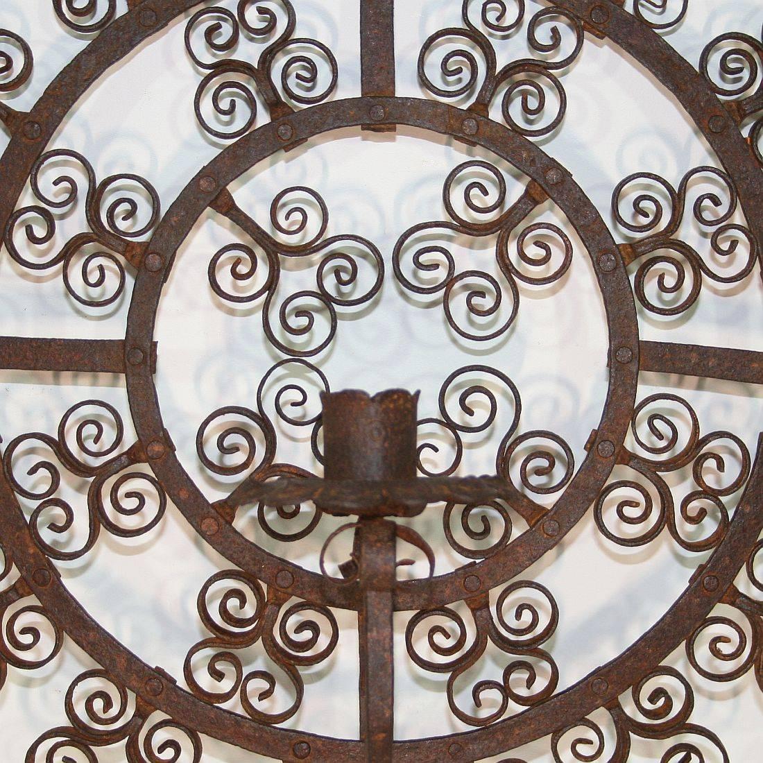 Spanish 19th Century, Hand-Forged Iron Wall Candleholder / Sconce In Good Condition In Buisson, FR