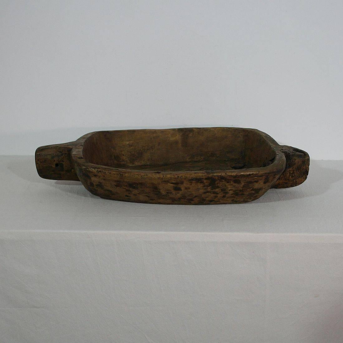 Large French 19th Century, Carved Wooden Bowl In Distressed Condition In Buisson, FR