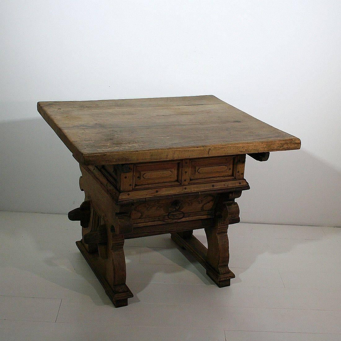 Rare 17th Century Swiss Merchant / Banker Table In Fair Condition In Buisson, FR