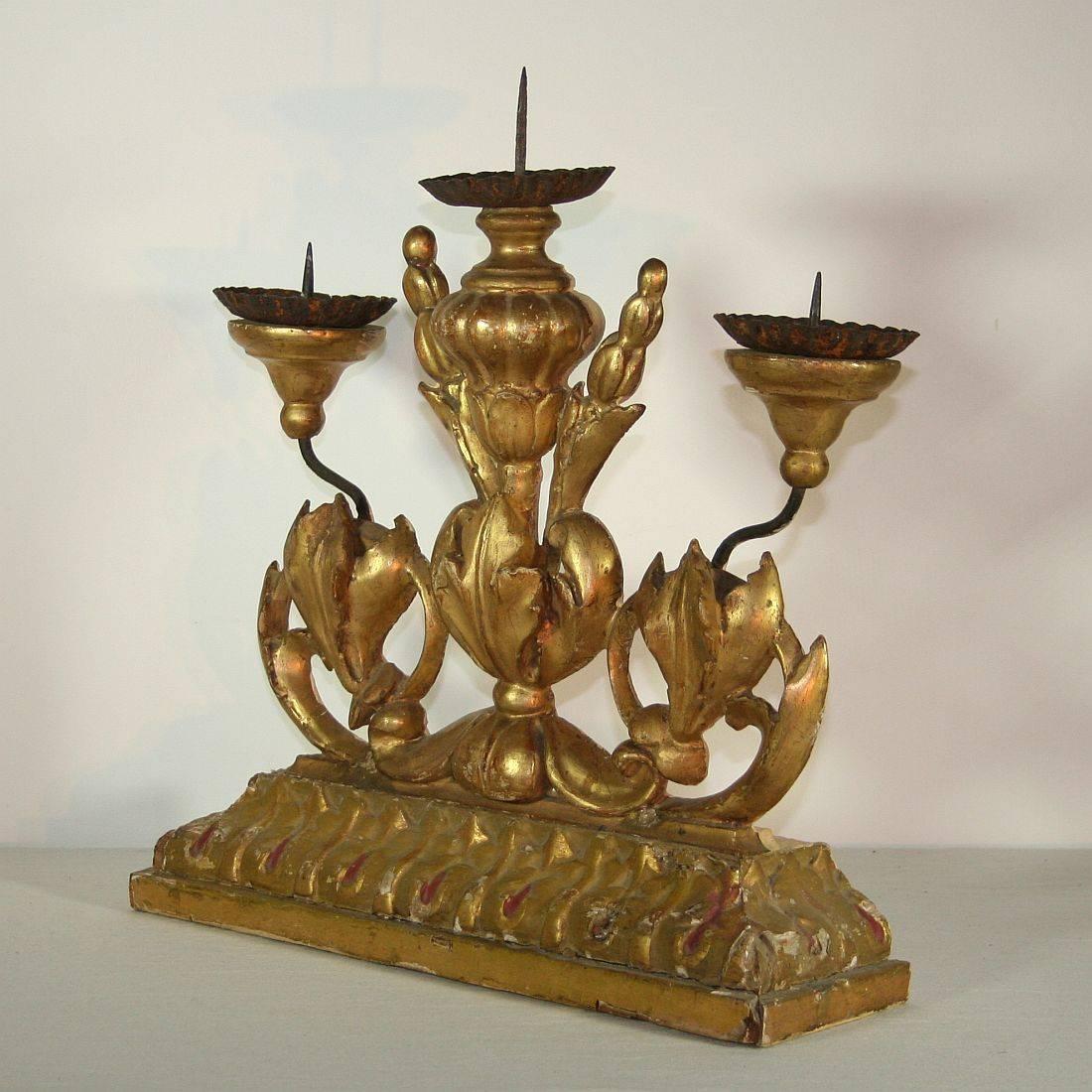 18th Century Italian Giltwood Baroque Candleholder or Candlestick In Distressed Condition In Buisson, FR