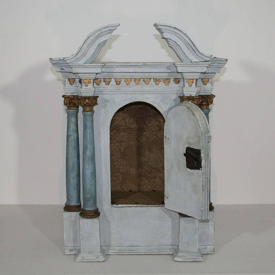 18th Century Austrian Painted Baroque Wooden Tabernacle In Good Condition In Buisson, FR