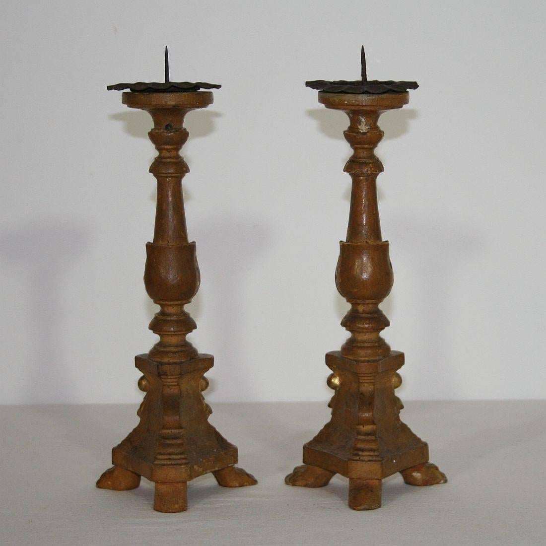 18th Century, Italian Neoclassical Giltwood Candlesticks In Good Condition In Buisson, FR