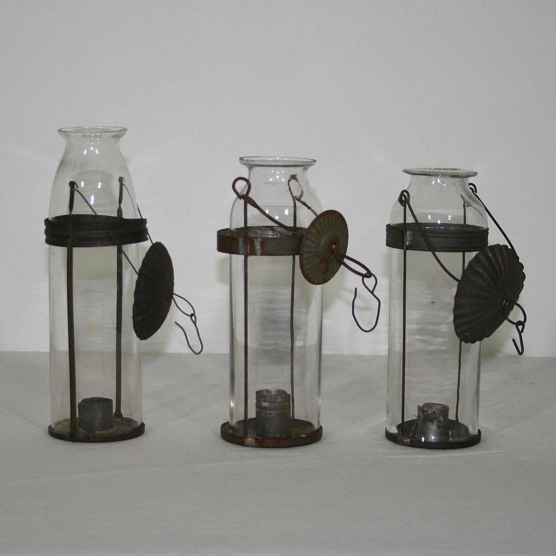 Small Collection of 19th Century French Glass Lanterns In Good Condition In Buisson, FR