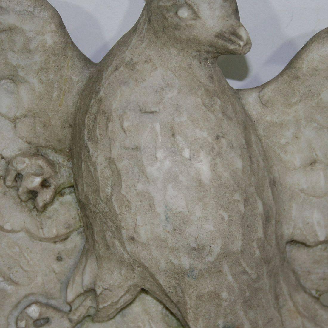 18th Century Italian Carved Marble Bird In Good Condition In Buisson, FR